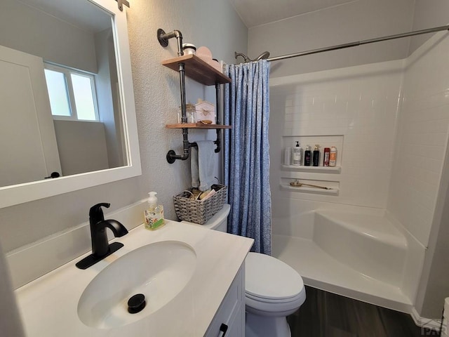 2602 3rd Ave, Pueblo, CO 81003 - bathroom with a shower with curtain, vanity, and a textured wall