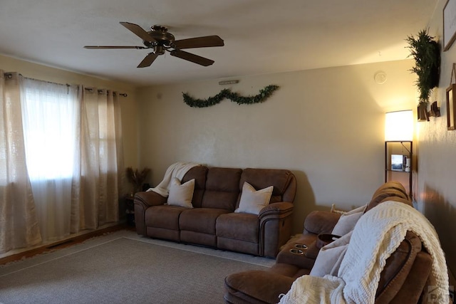 carpeted living room featuring ceiling fan