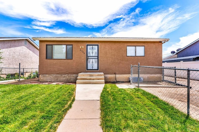 2720 E 8th St, Pueblo, CO 81001 - bungalow-style house featuring stucco siding