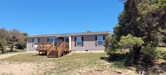 manufactured / mobile home featuring crawl space