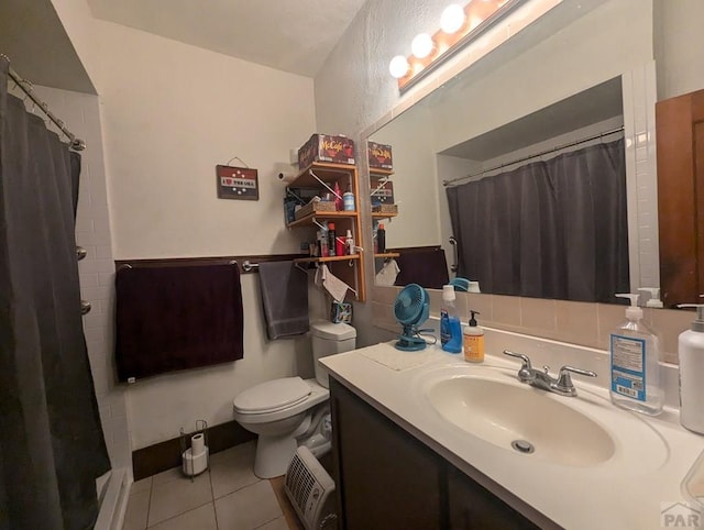 full bath with tile patterned floors, vanity, toilet, and curtained shower