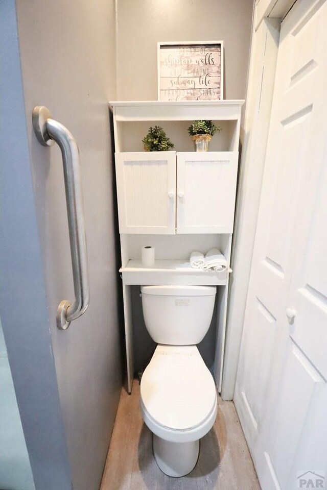 bathroom featuring toilet