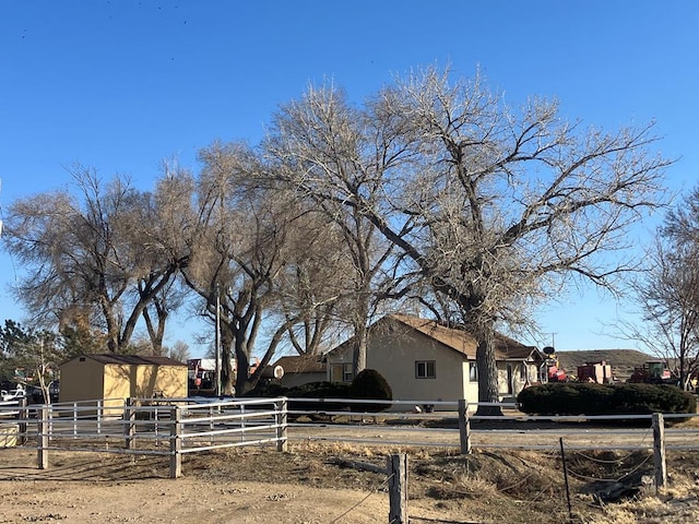 view of yard with an outbuilding and fence