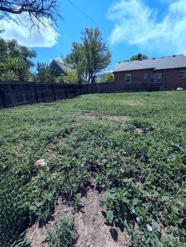 view of yard featuring a fenced backyard