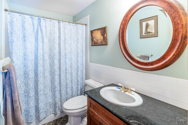 full bath with tile walls, a shower with shower curtain, vanity, and toilet