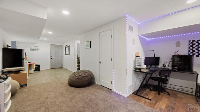 home office featuring wood finished floors, baseboards, visible vents, and recessed lighting