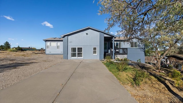 view of front of home with driveway