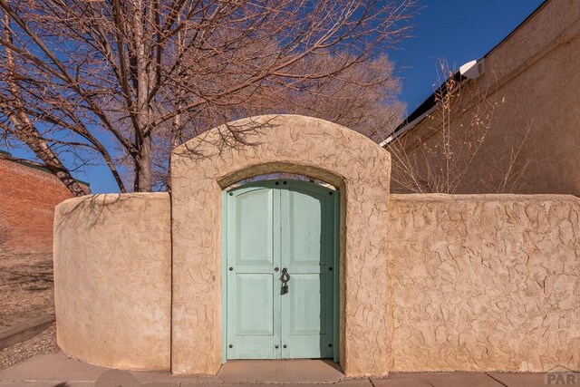 view of exterior entry with stucco siding