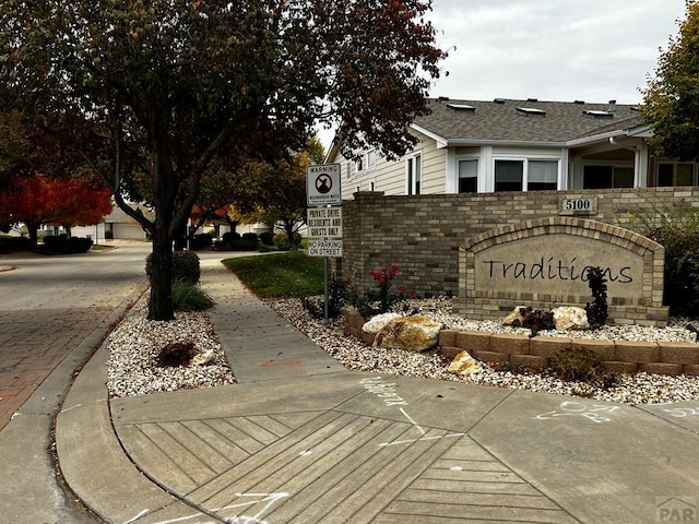 view of community / neighborhood sign