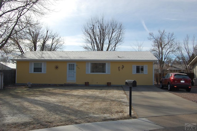 ranch-style home featuring stucco siding