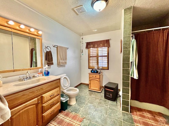 full bathroom featuring visible vents, toilet, vanity, a textured ceiling, and baseboards