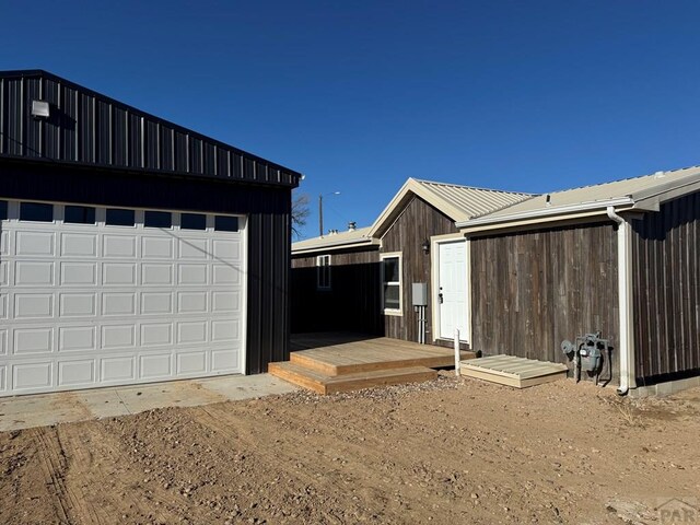 garage with dirt driveway