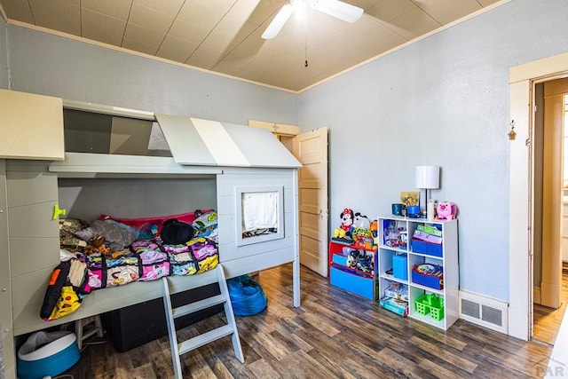 bedroom with crown molding, visible vents, dark wood finished floors, and a ceiling fan