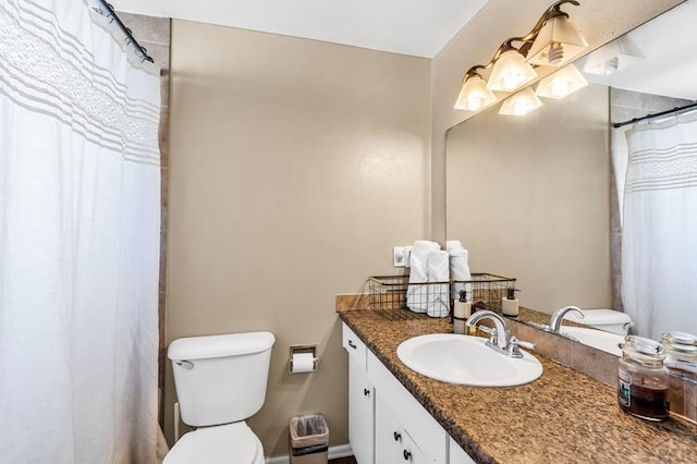 bathroom with toilet, a shower with curtain, and vanity