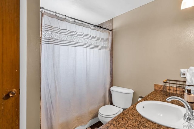 full bathroom with toilet, a shower with shower curtain, and a sink