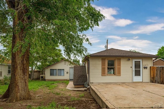 1638 Jackson St, Pueblo, CO 81004 - back of property with a shingled roof