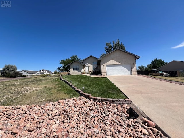 ranch-style house with driveway, stucco siding, an attached garage, and a front yard