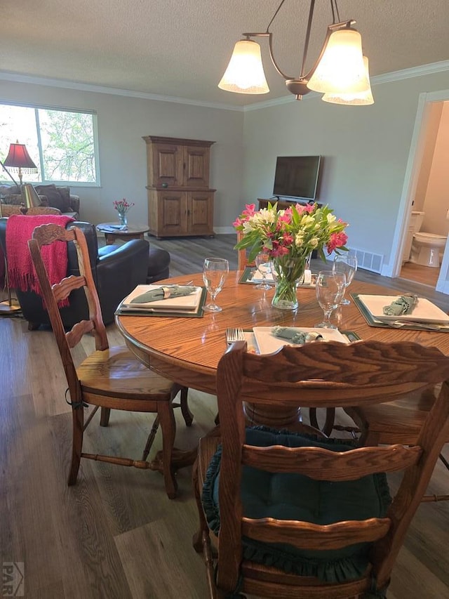 178 Macneil Pl, Pueblo, CO 81001 - dining room featuring ornamental molding, a textured ceiling, and light wood-style flooring