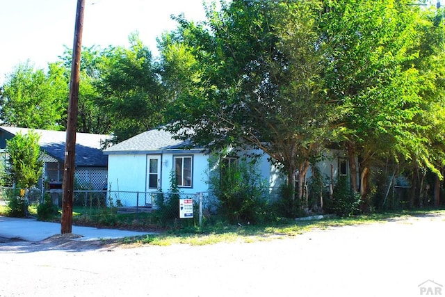 view of front facade featuring fence