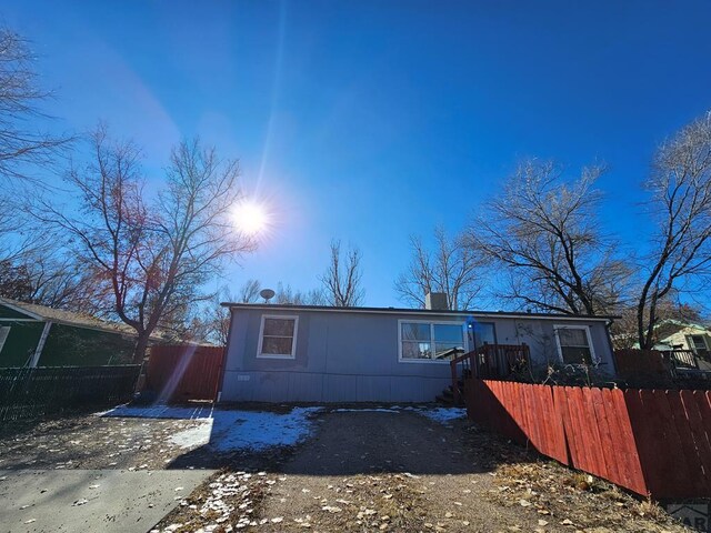 manufactured / mobile home with fence private yard