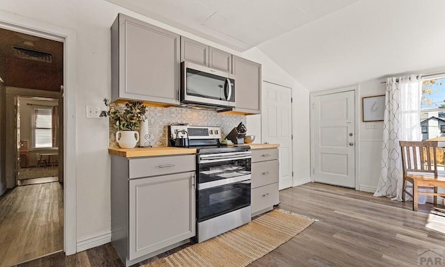 kitchen featuring appliances with stainless steel finishes, light wood-style flooring, and gray cabinets