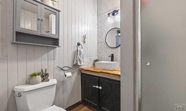 bathroom with toilet and vanity