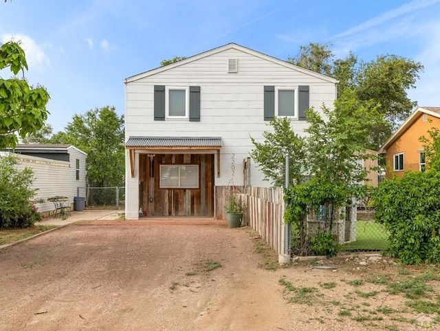 2202 W 15th St, Pueblo, CO 81003 - traditional home featuring driveway