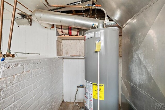 423 Washington St, Pueblo, CO 81004 - utility room with water heater