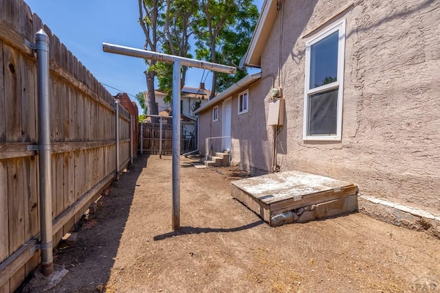 212 W Summit Ave, Pueblo, CO 81004 - fenced backyard with entry steps