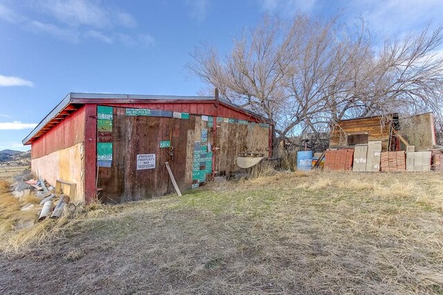 view of outbuilding