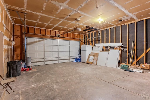 garage featuring freestanding refrigerator