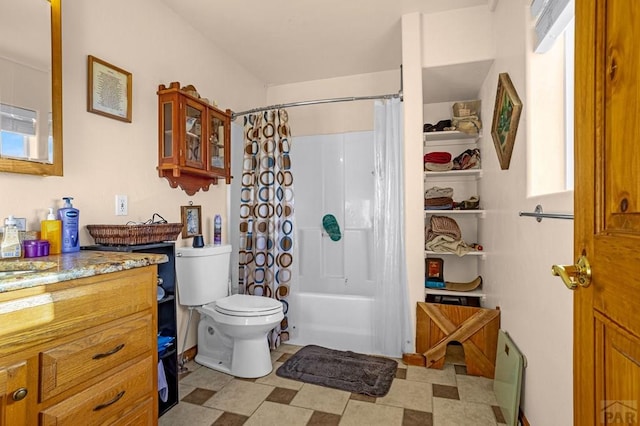 full bathroom featuring a wealth of natural light, toilet, vanity, and shower / tub combo