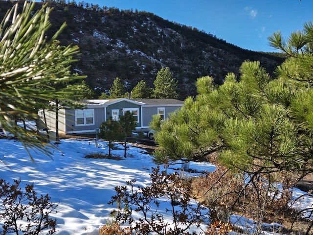 view of front facade with a mountain view