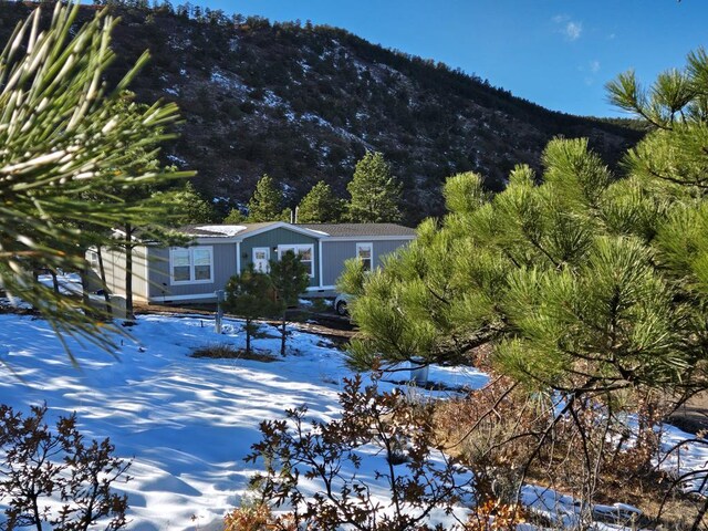 view of front facade featuring a mountain view