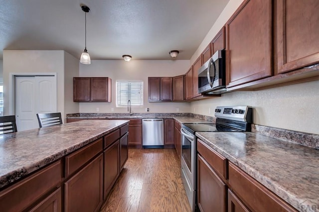 1808 Kingfisher Ln, Pueblo, CO 81008