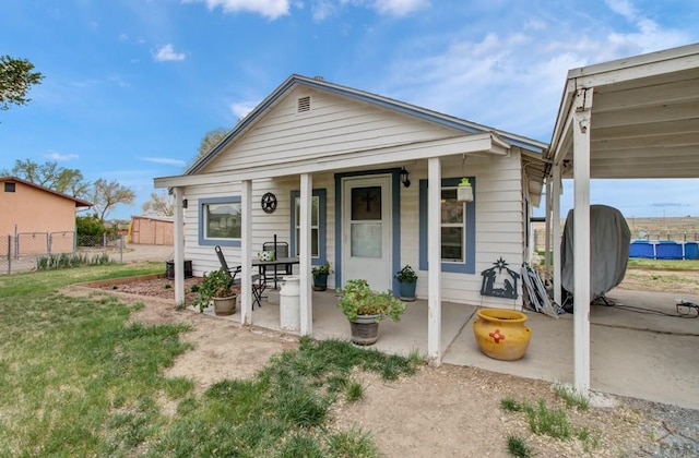 2615 Lambert Ave, Pueblo, CO 81003 - view of front of property featuring a front lawn, fence, and covered porch