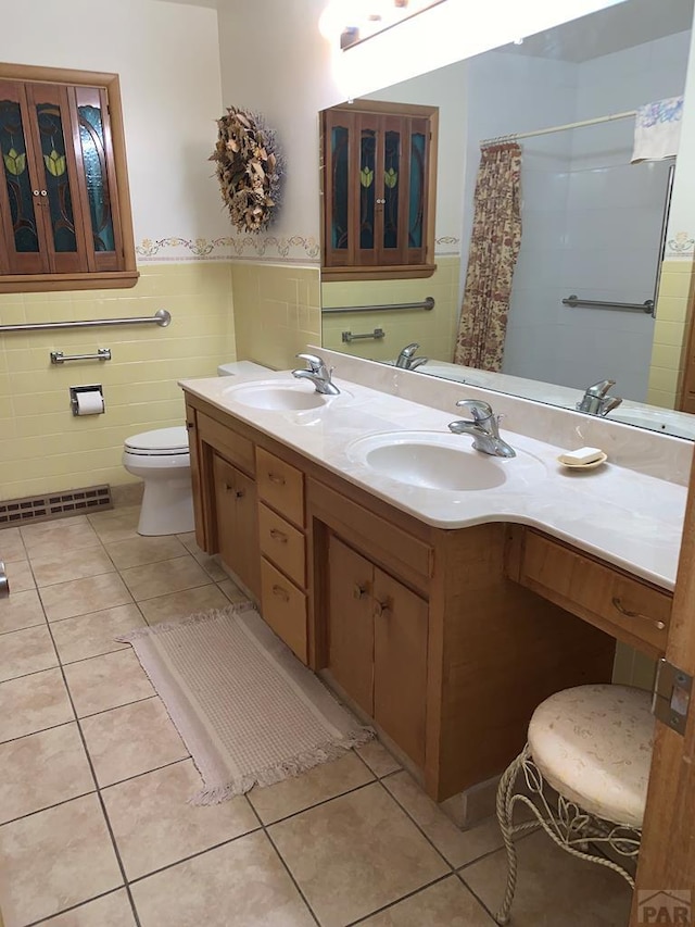 full bathroom featuring visible vents, tile patterned flooring, a sink, and toilet