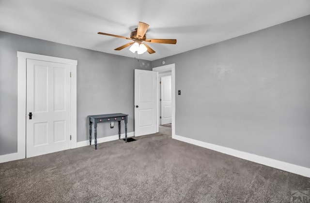 unfurnished bedroom featuring a ceiling fan, baseboards, and carpet flooring