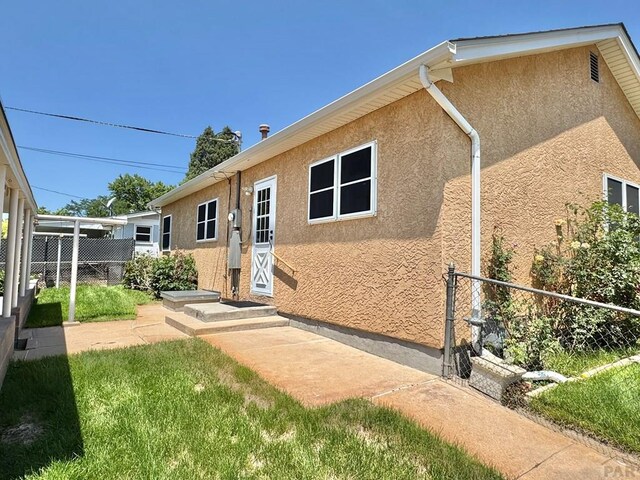 1645 Cherrywood Ln, Pueblo, CO 81005 - view of front facade featuring stucco siding