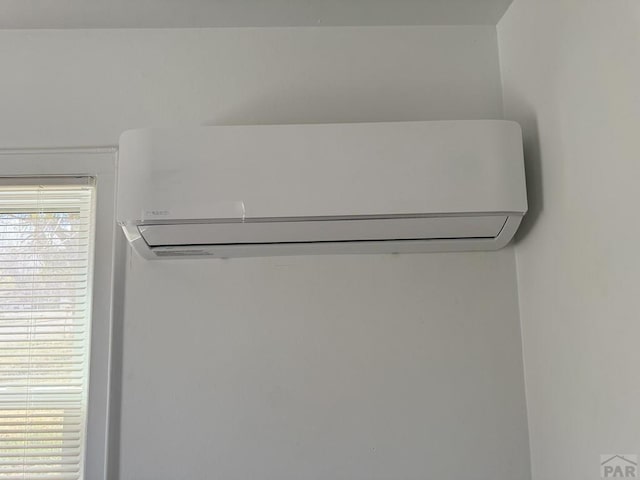 room details featuring a wall unit AC