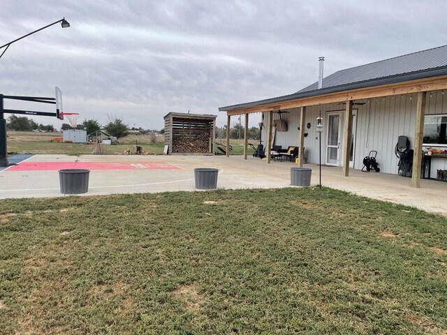 view of yard featuring basketball court