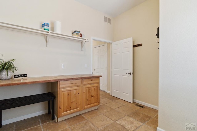 laundry area featuring visible vents and baseboards