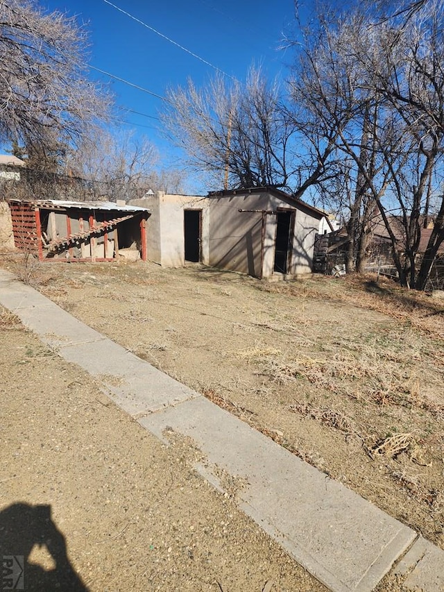 exterior space featuring an outbuilding