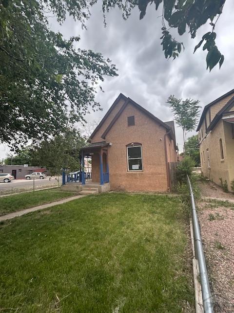 1045 Berkley Ave, Pueblo, CO 81004 - bungalow featuring a front yard