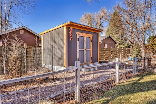 view of outdoor structure with fence and an outdoor structure