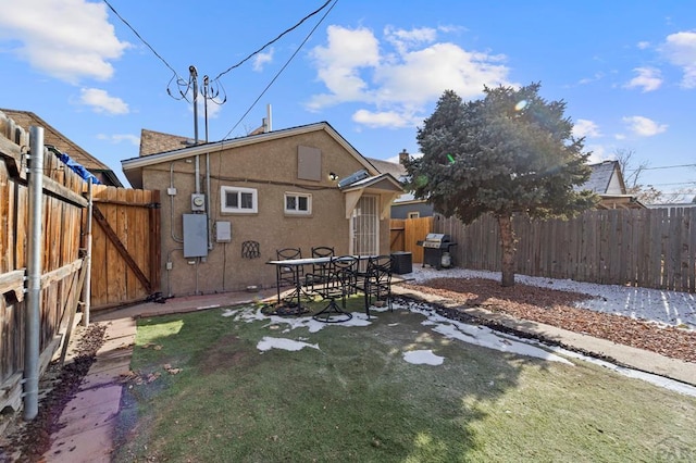 view of yard featuring a gate, fence, and cooling unit