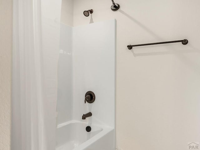 5522 Ventana Ct, Pueblo, CO 81005 - bathroom with shower / bath combo