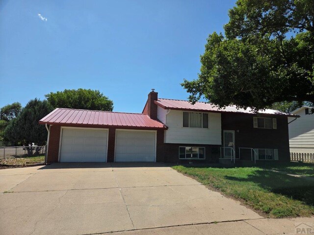 408 Oak Rd, Lamar, CO 81052 - photo 1