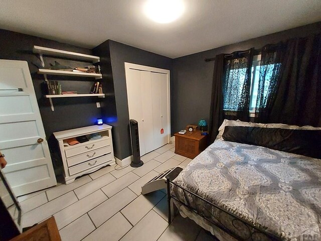 bedroom featuring a closet