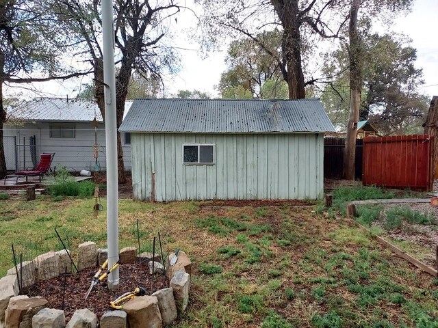 view of outdoor structure with fence and an outdoor structure